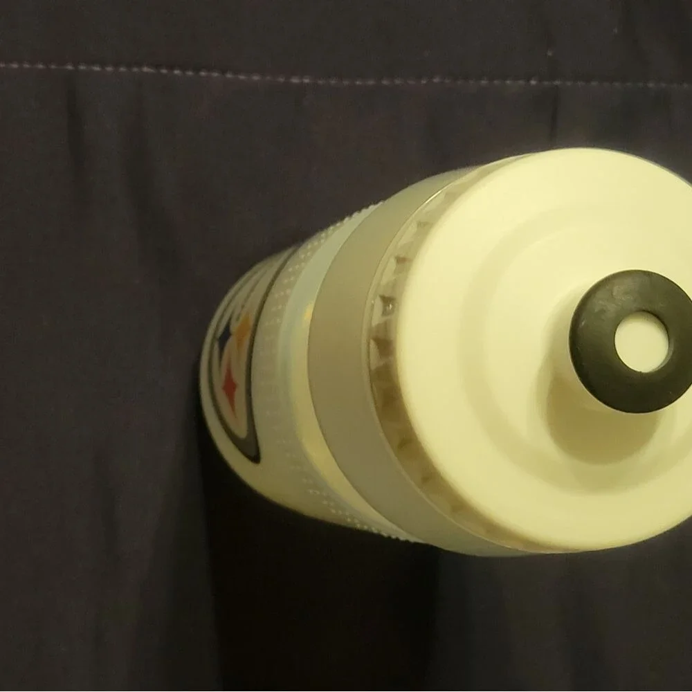 PITTSBURGH STEELERS 22 OZ WATER BOTTLE